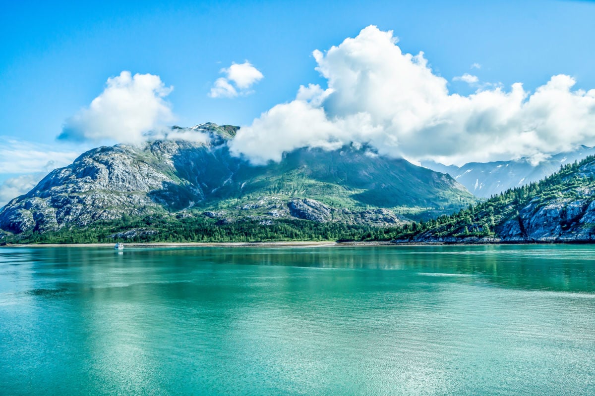 sweeping views of glacier bay national park in alaska